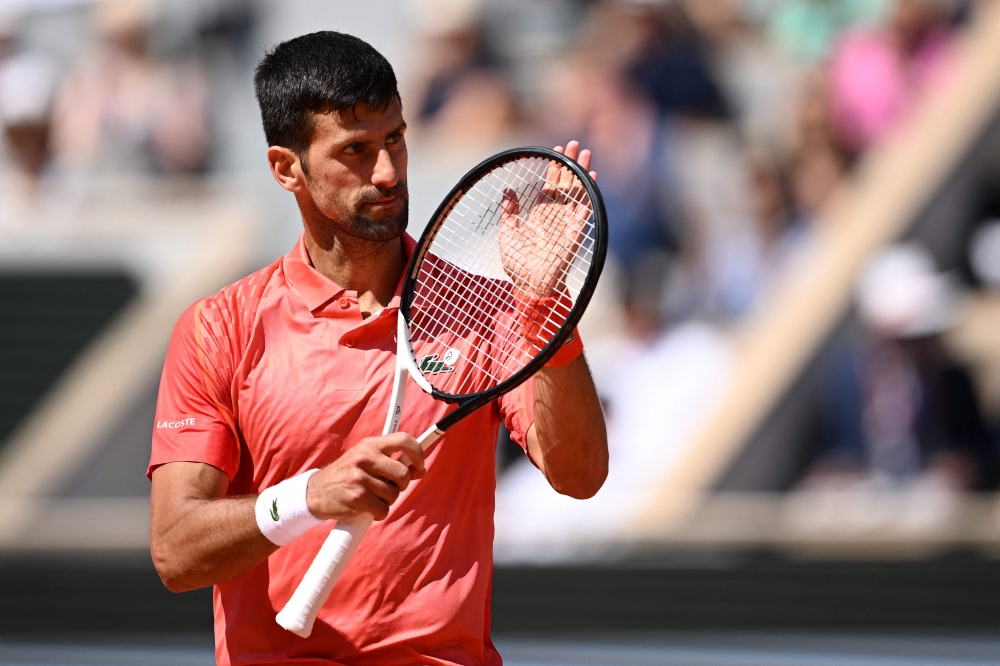 Serbia's Novak Djokovic applauds a point won by US Aleksandar Kovacevic during their men's singles match on day two of the Roland-Garros Open tennis tournament at the Court Philippe-Chatrier in Paris on May 29, 2023. (Photo by Emmanuel DUNAND / AFP)