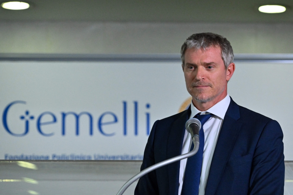 Director of the Holy See Press Office, Matteo Bruni speaks to the media on June 7, 2023 at the Gemelli hospital in Rome. (Photo by Tiziana FABI / AFP)
