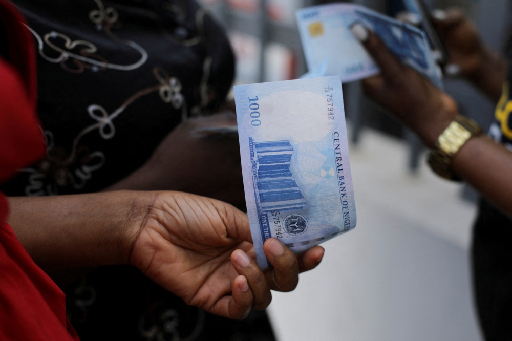 A person holds a new 1000 Naira note as the Central Bank of Nigeria releases the notes to the public through the banks in Abuja, Nigeria, December 15, 2022. File photo: REUTERS/Afolabi Sotunde

