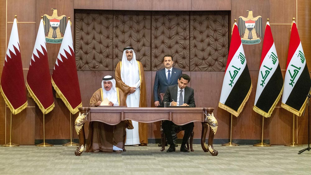 Amir H H Sheikh Tamim bin Hamad Al Thani and  Prime Minister of Iraq H E Mohammed Shia Al Sudani witnessing the signing of the air transport services agreement between the governments of the two countries.