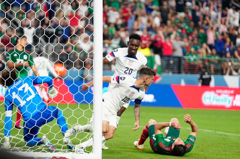 Antonee Robinson #5 of USA rushes for the ball in the first half against Mexico during the 2023 CONCACAF Nations League semifinals at Allegiant Stadium on June 15, 2023 in Las Vegas, Nevada. Louis Grasse/Getty Images/AFP (Photo by Louis Grasse / GETTY IMAGES NORTH AMERICA / Getty Images via AFP)