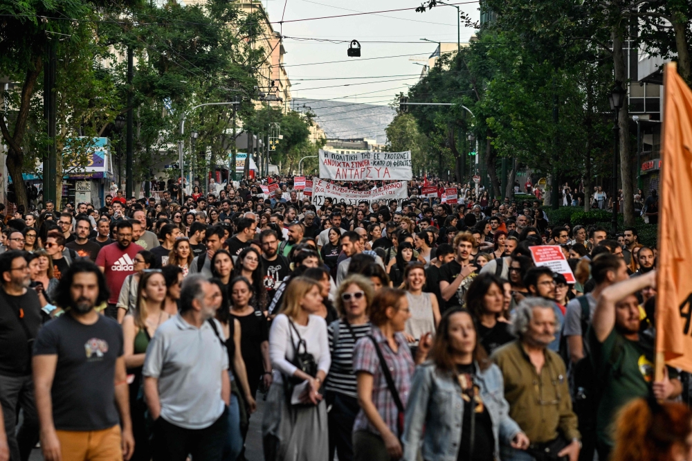 People participate in a demonstration in central Athens on June 15, 2023 following a deadly shipwreck which costed lives of at least 78 migrants off Greek Peloponeese peninsula. (Photo by Louisa Gouliamaki / AFP)