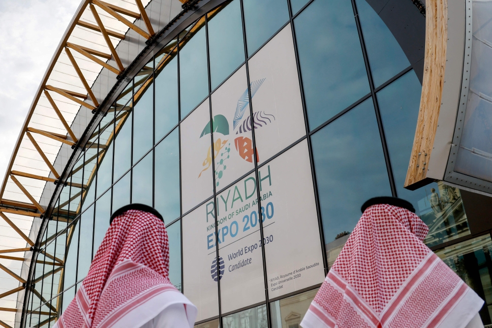 Attendees wearing traditional dress arrive at the Grand Palais Ephemere for the Riyadh 2030 reception event to promote Riyahd's candidacy for 2030 World Expo, in Paris on June 19, 2023. (Photo by Ludovic MARIN / AFP)