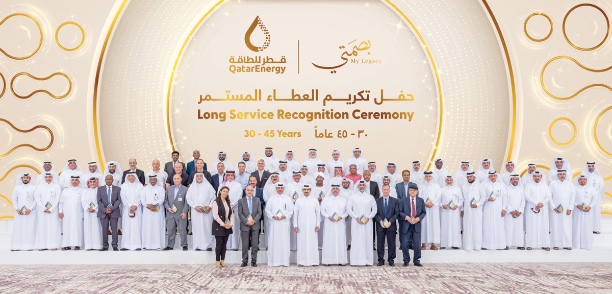 Minister of State for Energy Affairs and the President and CEO of QatarEnergy H E Saad Sherida Al Kaabi with officials and long-serving employees during the ceremony.
