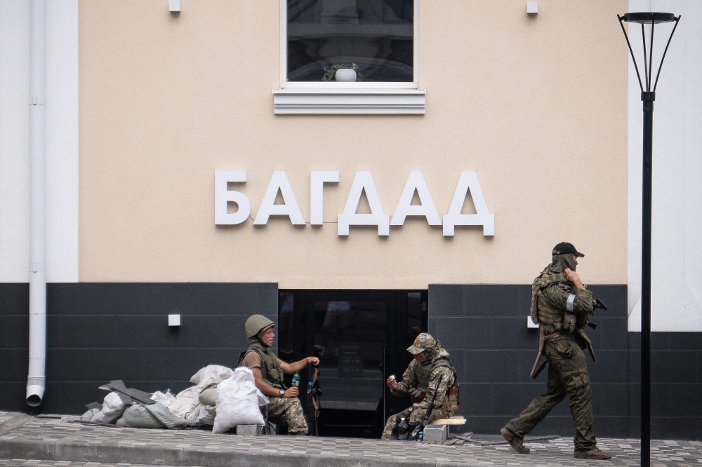 Members of Wagner group stand guard in Rostov-on-Don, on June 24, 2023. (Photo by Roman ROMOKHOV / AFP) 