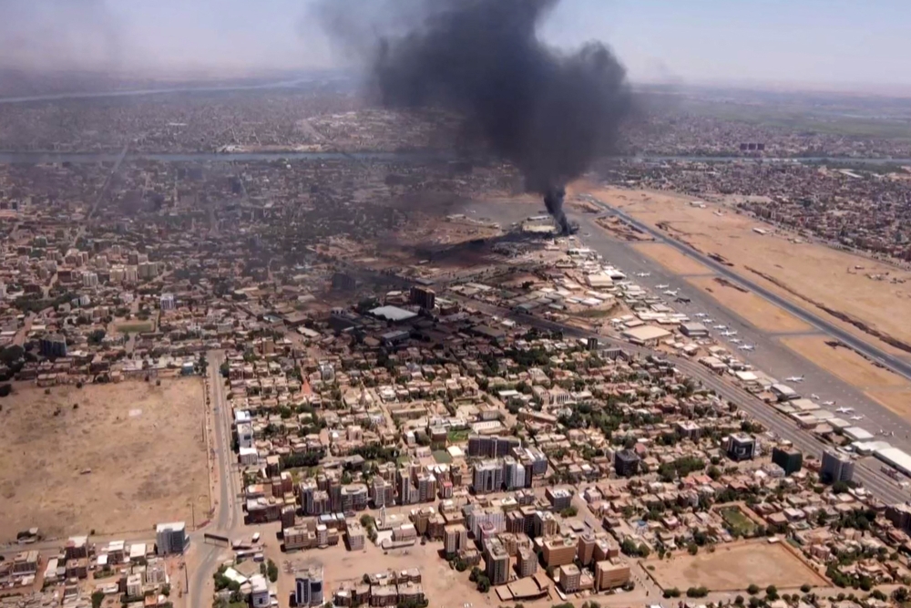 File photo: This image grab taken from AFPTV video footage on April 20, 2023, shows an aerial view of black smoke rising above the Khartoum International Airport amid ongoing battles between the forces of two rival generals. (Photo by AFP)

