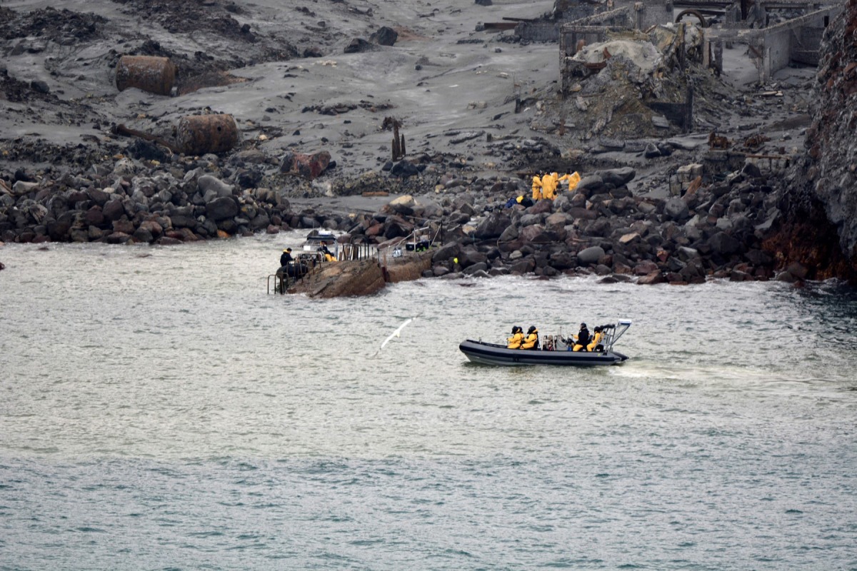 This handout photo taken and released on December 13, 2019 by the New Zealand Defence Force shows soldiers taking part in a mission to retrieve some of the 22 bodies from White Island after the December 9 volcanic eruption, off the coast from Whakatane on New Zealand's North Island. Photo by Handout / New Zealand Defence Force / AFP