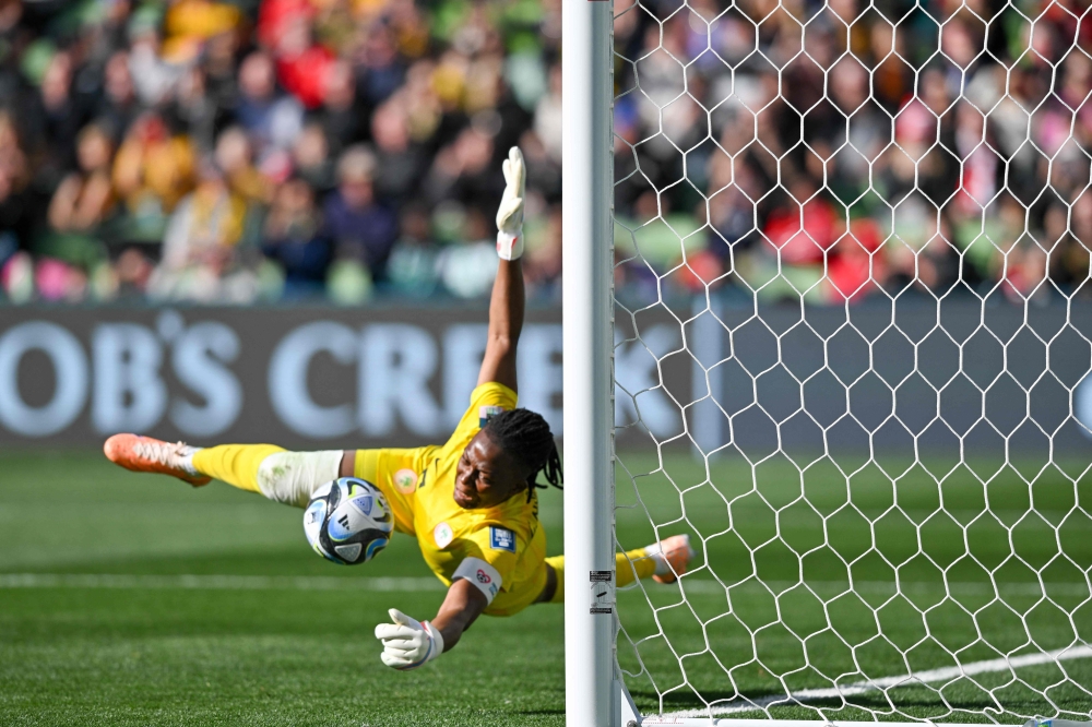  Nigeria's goalkeeper #16 Chiamaka Nnadozie saves a penalty kick by Canada's forward #12 Christine Sinclair during the Australia and New Zealand 2023 Women's World Cup Group B football match between Nigeria and Canada at Melbourne Rectangular Stadium, also known as AAMI Park, in Melbourne on July 21, 2023. (Photo by Izhar KHAN / AFP)