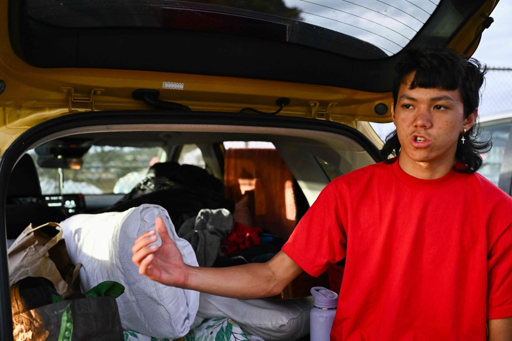 Ekolu Brayden Hoapili speaks about his experience fleeing Lahaina. (Photo by Patrick T. Fallon / AFP)