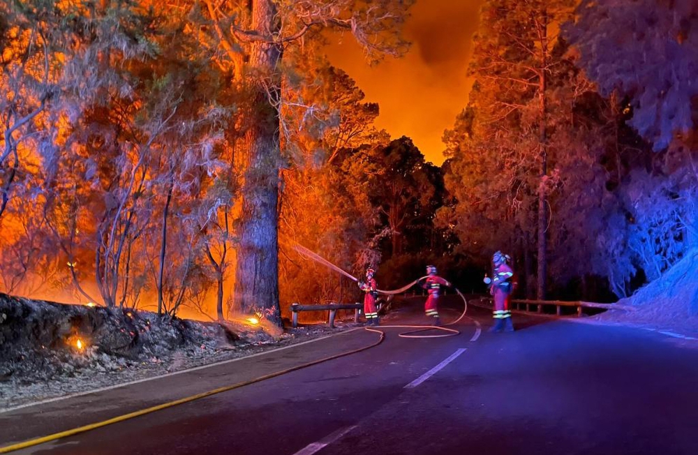 In this handout image released by Military Emergency Unit (UME), military firefighters battle a forest fire on August 17, 2023 raging in the northeastern part of the Canary island of Tenerife. (Photo by Handout / UME / AFP)