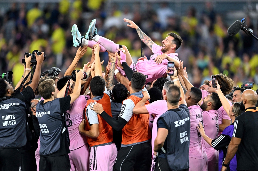 Teammates hold up Inter Miami's Argentine forward #10 Lionel Messi as they celebrate after winning the Leagues Cup final football match against Nashville SC at Geodis Park in Nashville, Tennessee, on August 19, 2023. (Photo by Chandan Khanna / AFP)