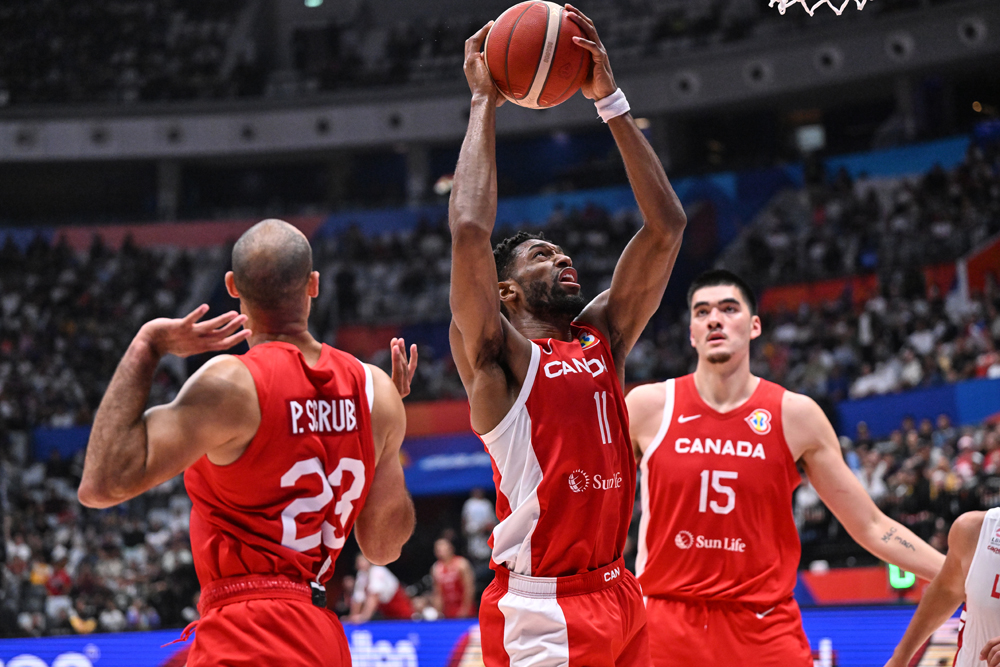 Canada’s Kyle Alexander (C) catches a ball next to Phil Srubb (#22) and Zach Edey (#15) during the FIBA Basketball World Cup group H between Canada and Lebanon at Indonesia Arena in Jakarta on August 27, 2023. Photo by ADEK BERRY / AFP