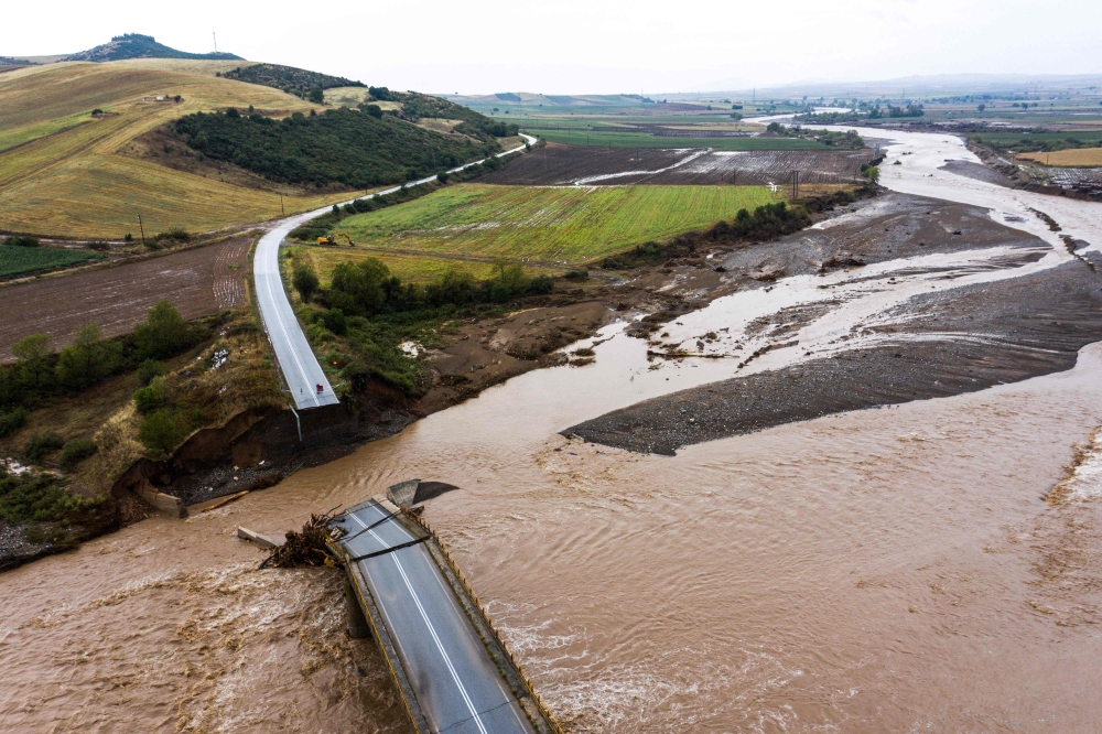 An aerial view taken on September 7, 2023 shows a destroyed bridge in a flooded area in the city of Karditsa, central Greece. Photo by Eurokinissi / AFP)

