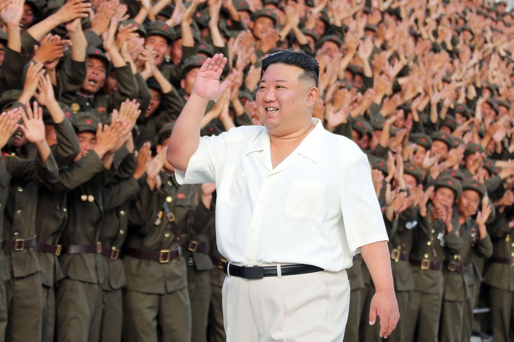 This picture taken on September 10, 2023 and released from North Korea's official Korean Central News Agency (KCNA) on September 11, 2023 shows North Korea's leader Kim Jong Un (C) posing for a commemorative photo with participants of a military parade on the 75th anniversary of the founding of the nation, at an undisclosed location. (Photo by KCNA VIA KNS / AFP) 
