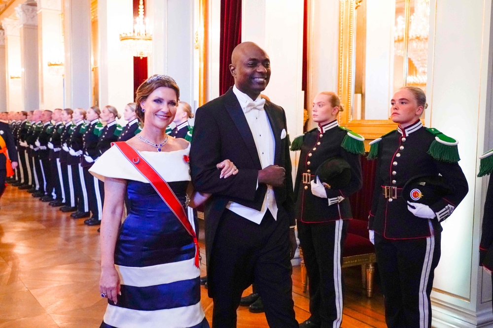 This picture taken on June 17, 2022 shows Norway's Princess Martha Louise (L) and her American fiancé Durek Verrett as they go in procession through the large ballroom to the gala dinner for Princess Ingrid Alexandra (unseen) at the castle in Oslo. (Photo by Lise إserud / NTB / AFP)
