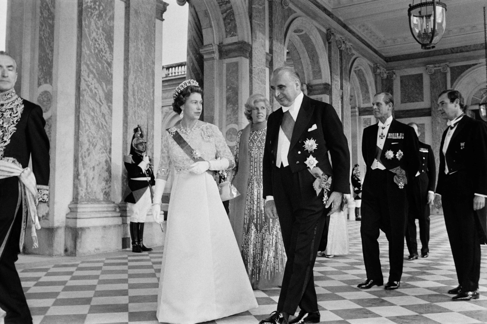 (Files) Queen Elizabeth II (2ndL), Prince Philip, Duke of Edinburgh (background) French President Georges Pompidou (C) and his wife Claude (3thL) arrive for a state dinner at the Grand Trianon in Versailles on May 15, 1972. (Photo by AFP)