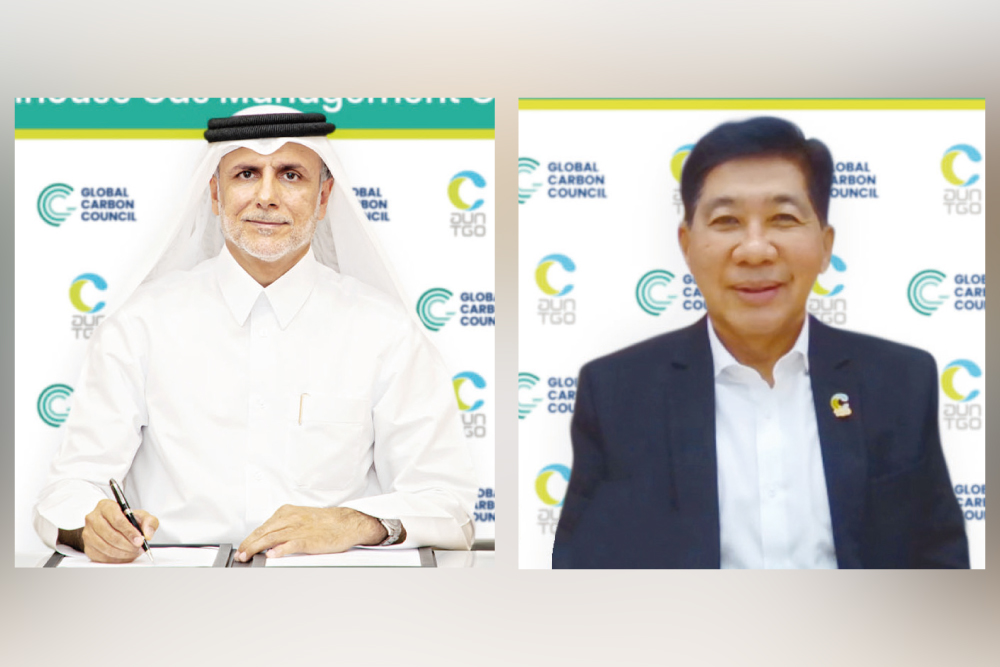 Founding Chairman of Global Carbon Council, Dr. Yousef Alhorr (left) and Executive Director of Thailand’s Greenhouse Gas Management Organization, Kiatchai Maitriwong
