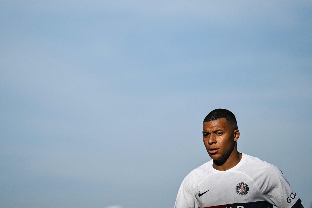 Paris Saint-Germain's French forward #07 Kylian Mbappe looks on during the French L1 football match between Clermont Foot 63 and Paris Saint-Germain (PSG) at Stade Gabriel Montpied in Clermont-Ferrand, central France on September 30, 2023. (Photo by OLIVIER CHASSIGNOLE / AFP)
