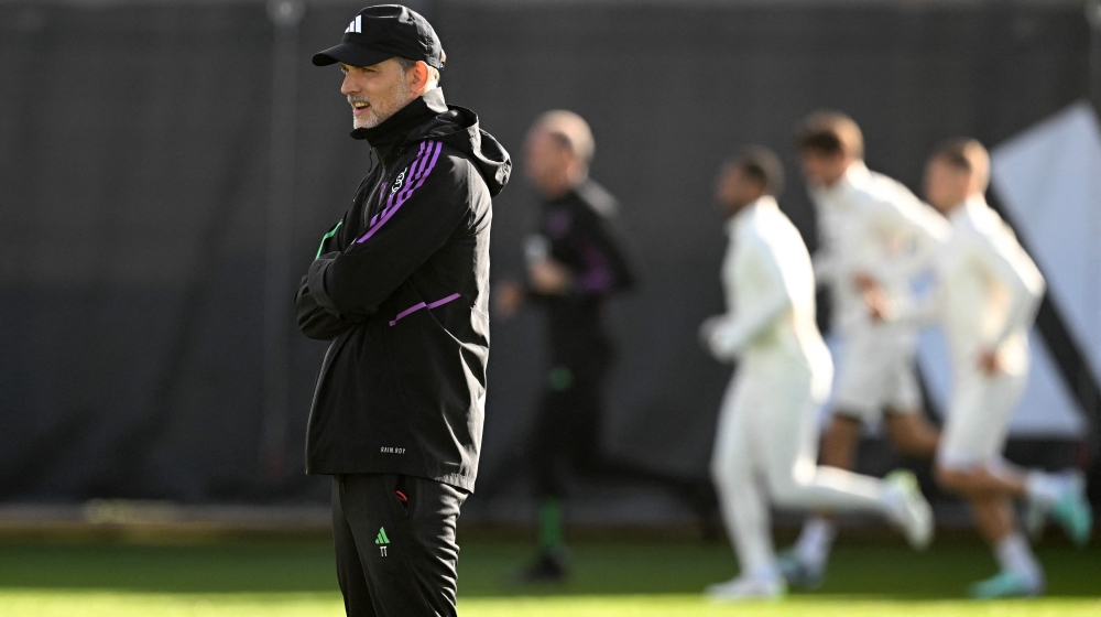 Bayern Munich's German head coach Thomas Tuchel attends the warm up of a training session at the team's training ground in Munich, southern Germany, on October 23, 2023, on the eve of the UEFA Champions League Group A football match between Galatasaray Istanbul and Bayern Munich. (Photo by Christof STACHE / AFP)
