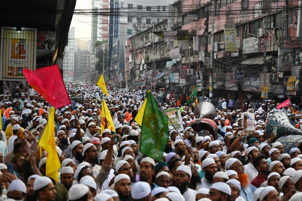 Islami Andolan Bangladesh party activists march towards the election commission in Dhaka on November 15, 2023, to protest the announcement of the general election date by the commission in Dhaka. (Photo by Munir uz ZAMAN / AFP)
