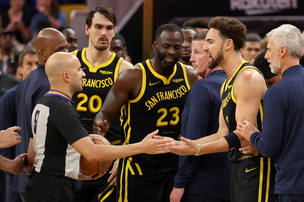 Klay Thompson #11 and Draymond Green #23 of the Golden State Warriors complain to the referee after getting into an altercation with the Minnesota Timberwolves at Chase Center on November 14, 2023 in San Francisco, California. (Photo by EZRA SHAW / GETTY IMAGES NORTH AMERICA / Getty Images via AFP)
