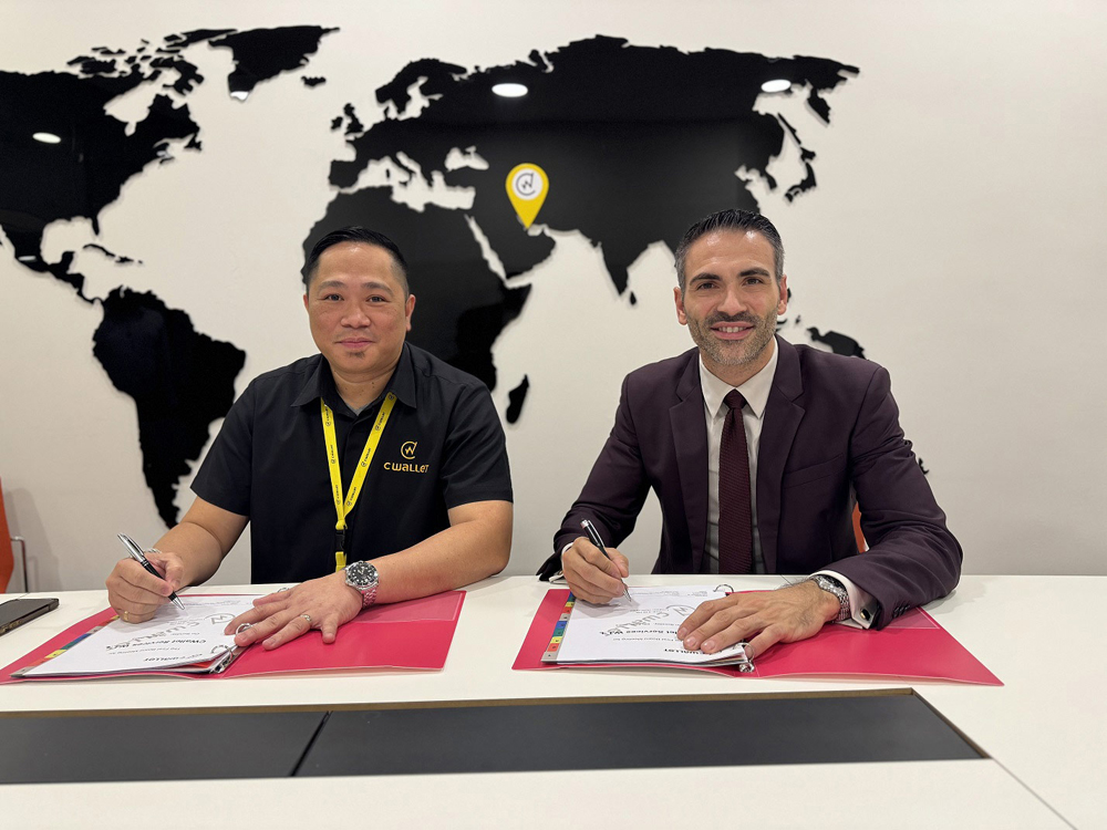 Officials during the agreement signing.