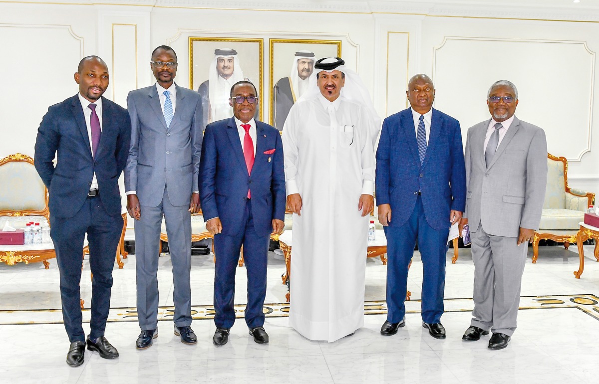 Qatar Chamber First Vice-Chairman Mohamed bin Twar Al Kuwari with Dr. AKA Aouele, President of the Economic, Social, Environmental, and Cultural Council of Côte d’Ivoire (CESEC) and the accompanying delegation during the meeting.