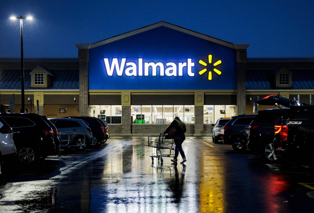 A shopper pushes a cart through the parking lot of a Walmart on the morning of Black Friday in Wilmington, Delaware, on November 25, 2022. Photo by Samuel Corum / AFP


