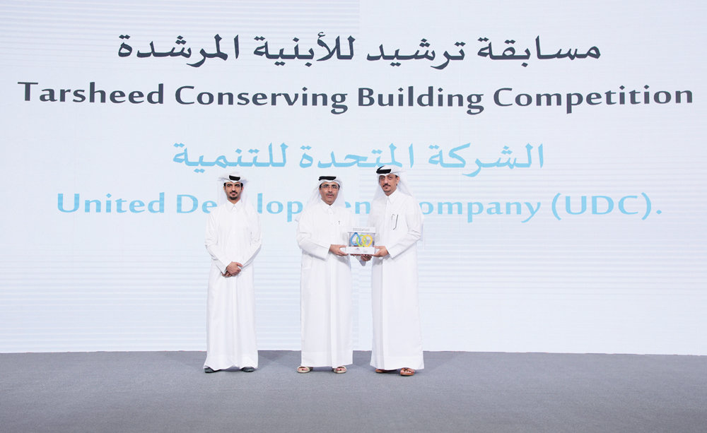 A UDC official receiving award during Tarsheed Energy Efficiency Forum 2023. 