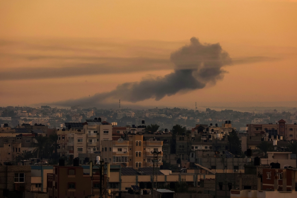 Smoke rises over Khan Yunis during Israeli bombardment in the southern Gaza Strip on December 19, 2023. (Photo by Said Khatib / AFP)