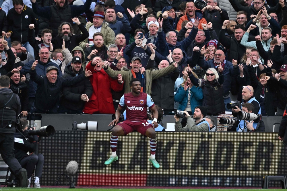 West Ham United's Ghanaian midfielder #14 Mohammed Kudus (C) celebrates after scoring their second goal during the English Premier League football match between West Ham United and Manchester United at the London Stadium, in London on December 23, 2023. (Photo by Ben Stansall / AFP) 