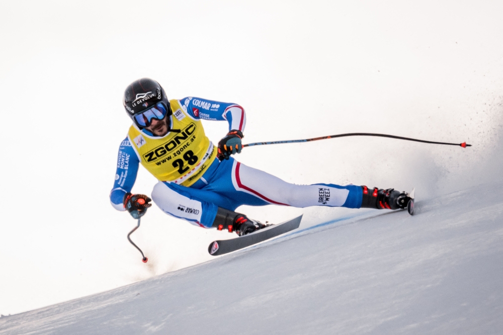 France's Cyprien Sarrazin competes during the Men's Downhill training race at the FIS Alpine Skiing World Cup event in Bormio, Italy, on December 27, 2023. (Photo by Fabrice COFFRINI / AFP)