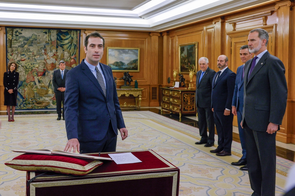 Newly appointed Spain's Economy Minister Carlos Cuerpo swears on the constitution in front of Spain's King Felipe VI during a ceremony at la Zarzuela Palace in Madrid, on December 29, 2023. (Photo by Andres Ballesteros / POOL / AFP)