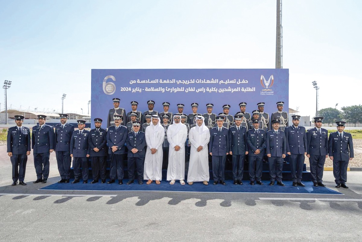 Minister of Interior, Commander of the Internal Security Force and Chairman of the Supreme Council of the Police Academy H E Sheikh Khalifa bin Hamad bin Khalifa Al Thani with the graduates.  