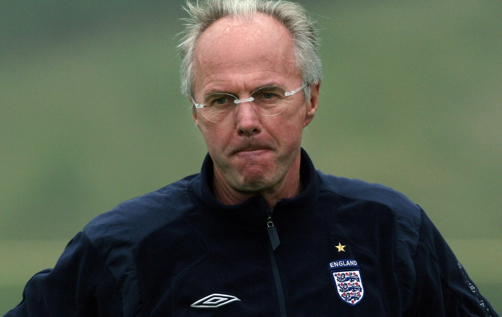 (Files) Swedish head coach of the English team Sven-Goran Eriksson looks on during a training session at the Mittelbergstadion in Buhlertal 28 June 2006. (Photo by Adrian Dennis / AFP)