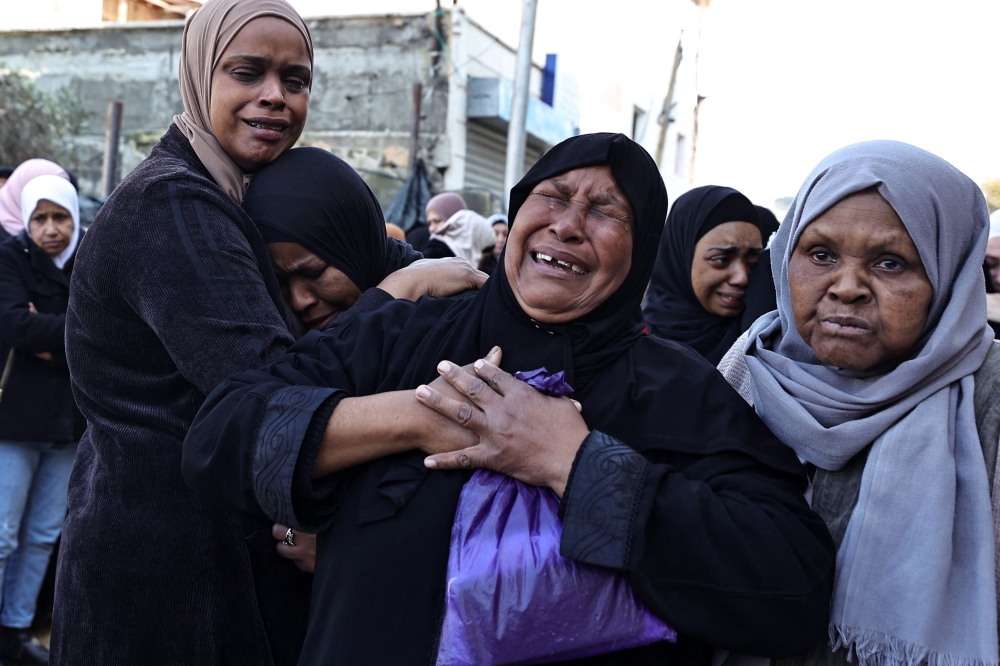 Relatives mourn during the funerals of some of the Palestinians, who were killed during a days-long Israeli raid, in a refugee camp in Tulkarm in the occupied West Bank on January 19, 2024 . (Photo by Zain Jaafar / AFP)