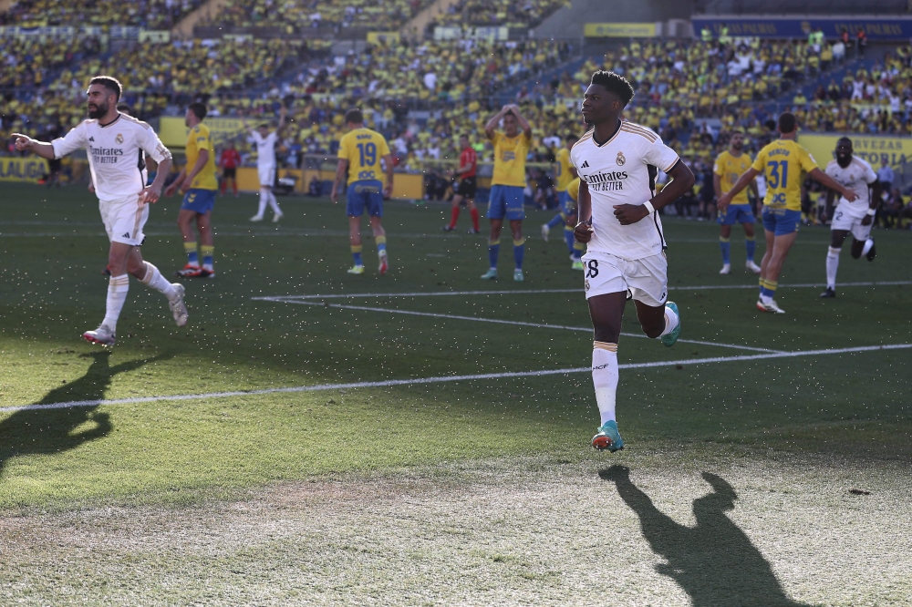 Real Madrid's French midfielder #18 Aurelien Tchouameni celebrates with teammates after scoring his team's second goal during the Spanish league football match between UD Las Palmas and Real Madrid CF at the Gran Canaria stadium in Las Palmas de Gran Canaria on January 27, 2024. (Photo by DESIREE MARTIN / AFP)
