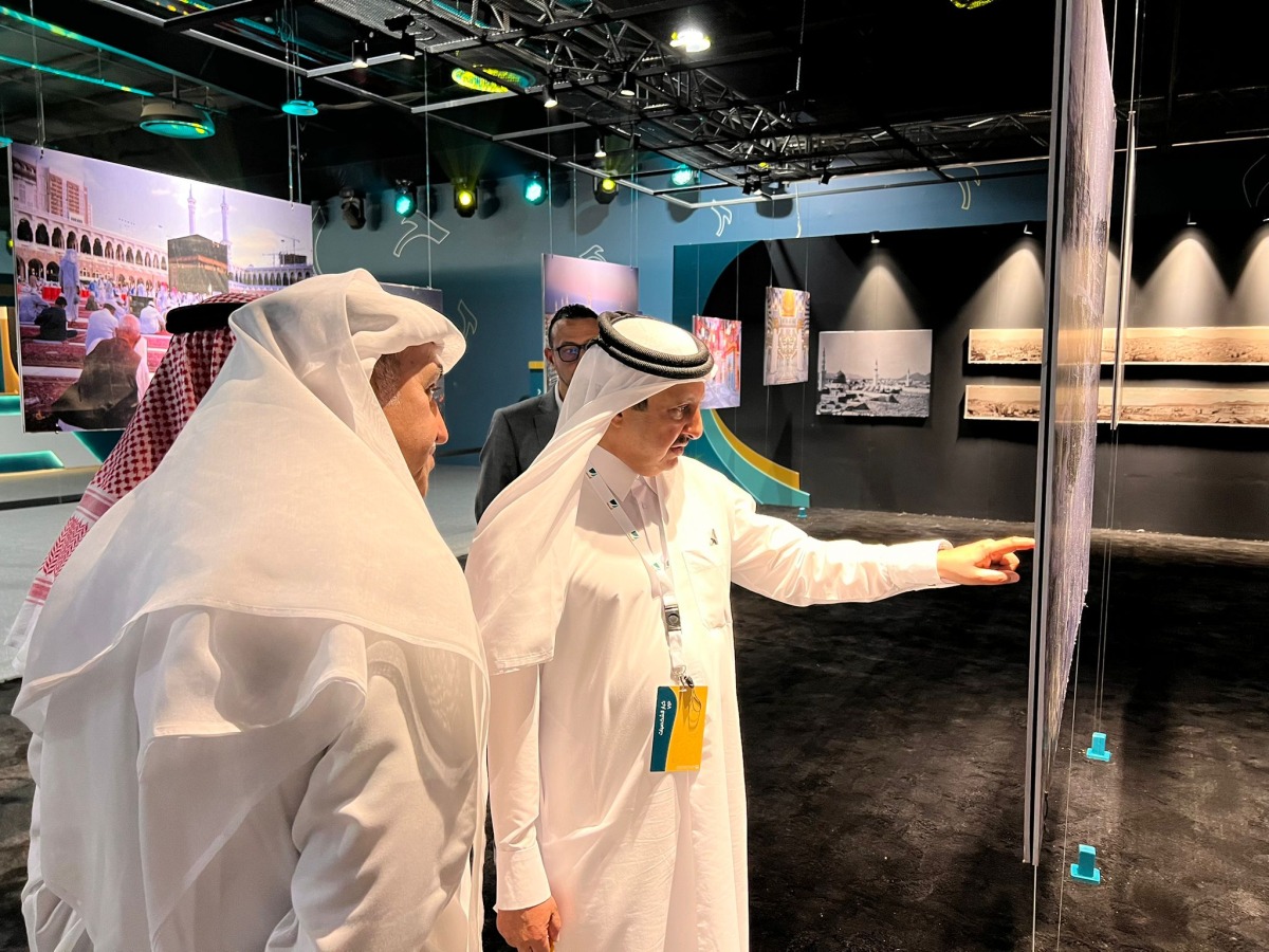 QC Chairman Sheikh Khalifa bin Jassim at the pavilion of the exhibition accompanying the Makkah Halal Forum.