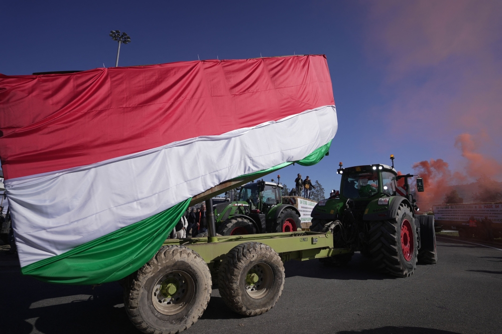 Italian farmers stage a protest at the entrance of the highway in Orte, central Italy, on February 3, 2024. (Photo by Andrea BERNARDI / AFP)
