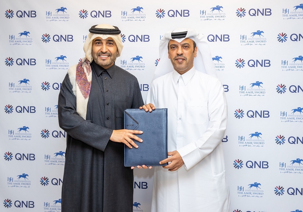 QREC Chairman Issa bin Mohammed Al Mohannadi (left) and QNB Group CEO Abdullah Mubarak Al Khalifa during the agreement signing ceremony.
