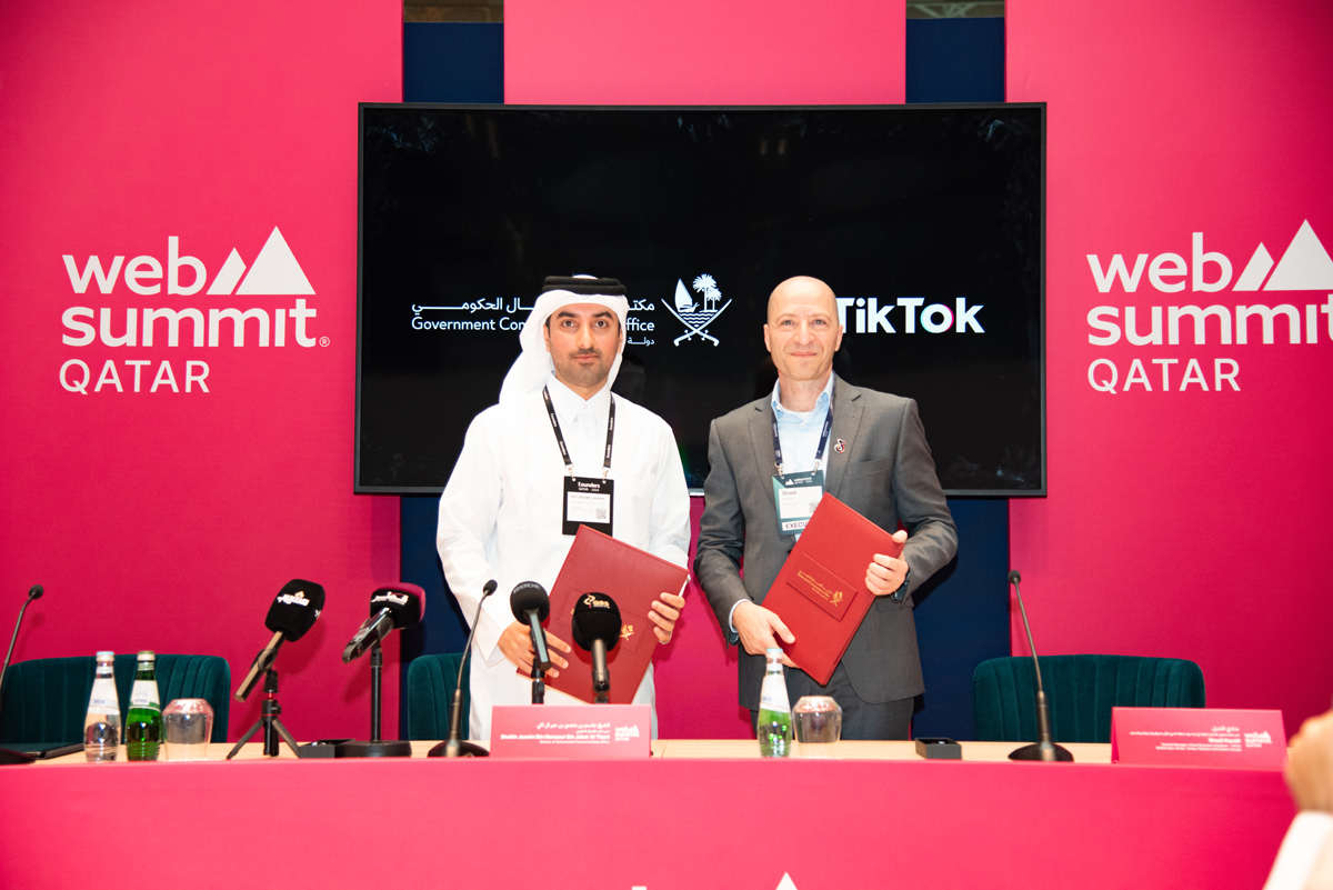 GCO Director and Chairman of the Web Summit Qatar 2024 Organising Committee, H E Sheikh Jassim bin Mansour bin Jabor Al Thani and General Manager Global Business Solutions at TikTok METAPEE, Shadi Kandil, after singing the agreement. 
