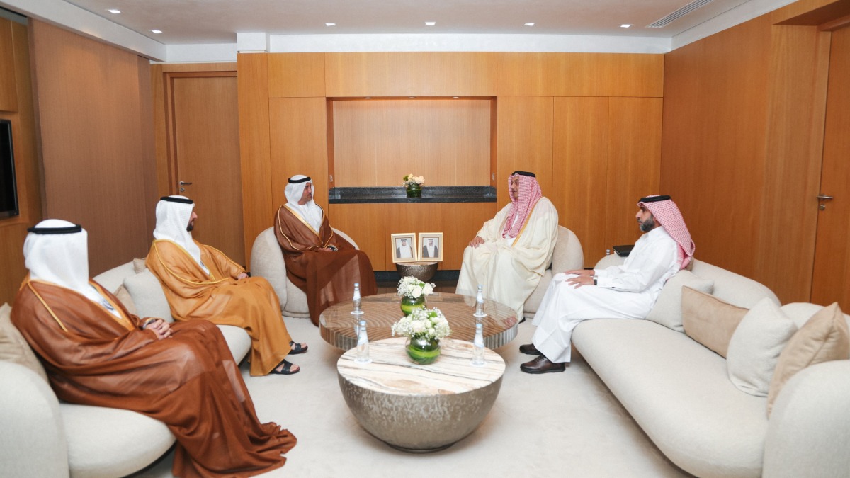 Deputy Prime Minister and Minister of State for Defence Affairs H E Dr. Khalid bin Mohammed Al Attiyah with Minister of State for Defence Affairs of the United Arab Emirates H E Mohammed bin Mubarak Fadel Al Mazrouei and the accompanying delegation