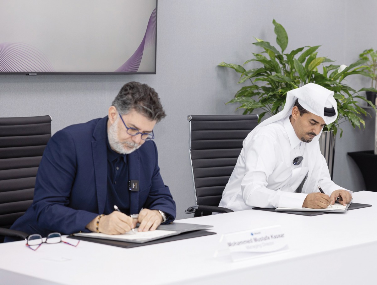 Abdulla Mohammed Al Hajri, Chief Operating Officer, QFC with Mustafa Kassar, Managing Director, IMAR during the MoU signing.