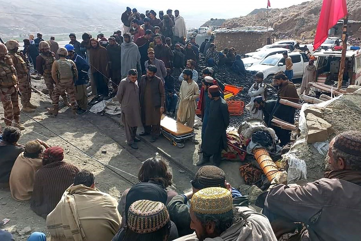 This handout photograph taken on March 20, 2024 and released by pakistan Mines and Minerals Development Department Balochistan shows miners gathered outside a collapsed mine as rescue personnel conduct a search operation for trapped workers in the mining region of Khost at Harnai district, Balochistan province. (Photo by MINES AND MINERALS DEVELOPMENT DEPARTMENT BALOCHISTAN / AFP) 