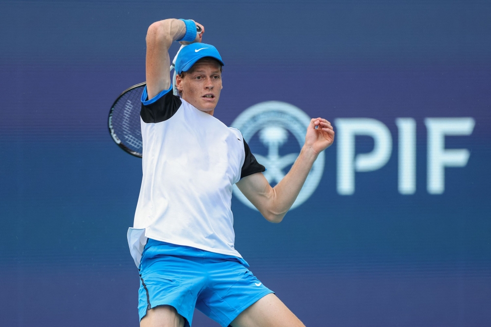 Jannik Sinner of Italy hits a shot against Daniil Medvedev during the Men's semifinal on Day 14 of the Miami Open at Hard Rock Stadium on March 29, 2024 in Miami Gardens, Florida. Photo by Brennan Asplen / GETTY IMAGES NORTH AMERICA / Getty Images via AFP.
