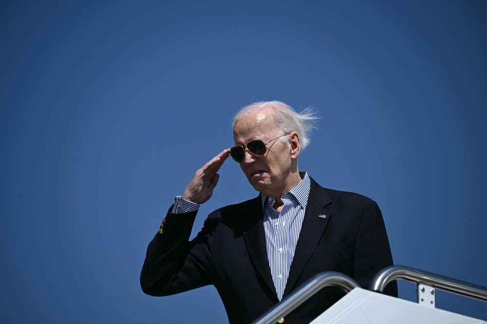 US President Joe Biden boards Air Force One at Joint Base Andrews in Maryland on March 29, 2024. Photo by Brendan SMIALOWSKI / AFP.