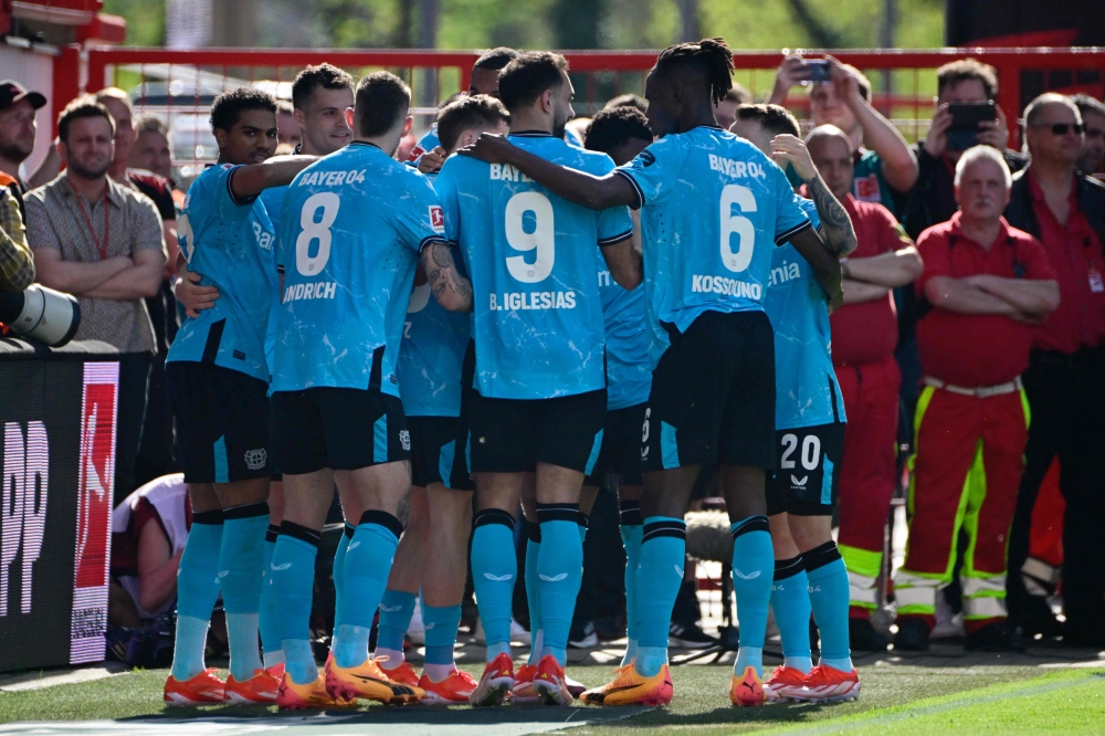 Bayer Leverkusen's players celebrate during the German first division Bundesliga football match between 1 FC Union Berlin and Bayer 04 Leverkusen in Berlin, Germany on April 6, 2024. (Photo by Tobias SCHWARZ / AFP)