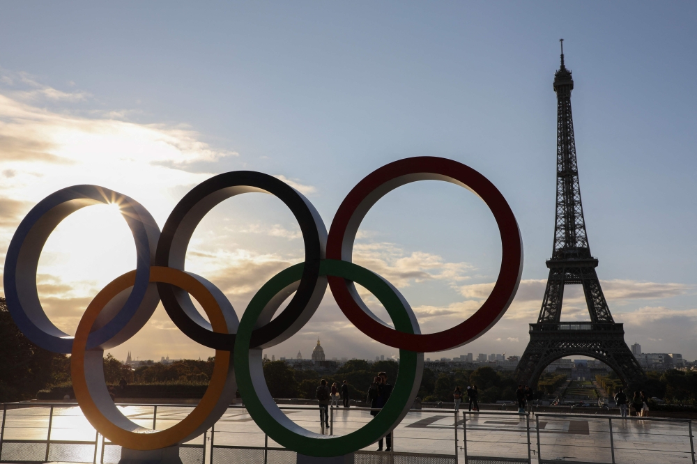 (FILES) The Olympic rings installed on the Esplanade du Trocadero near the Eiffel tower following the Paris' nomination as host for the 2024 Olympics, are pictured on September 14, 2017 in Paris. (Photo by LUDOVIC MARIN / AFP)
