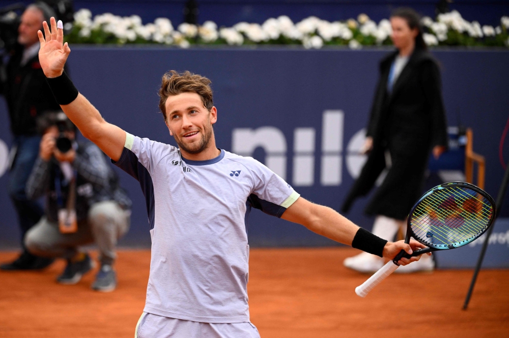 Norway's Casper Ruud celebrates beating Greece's Stefanos Tsitsipas during the ATP Barcelona Open 