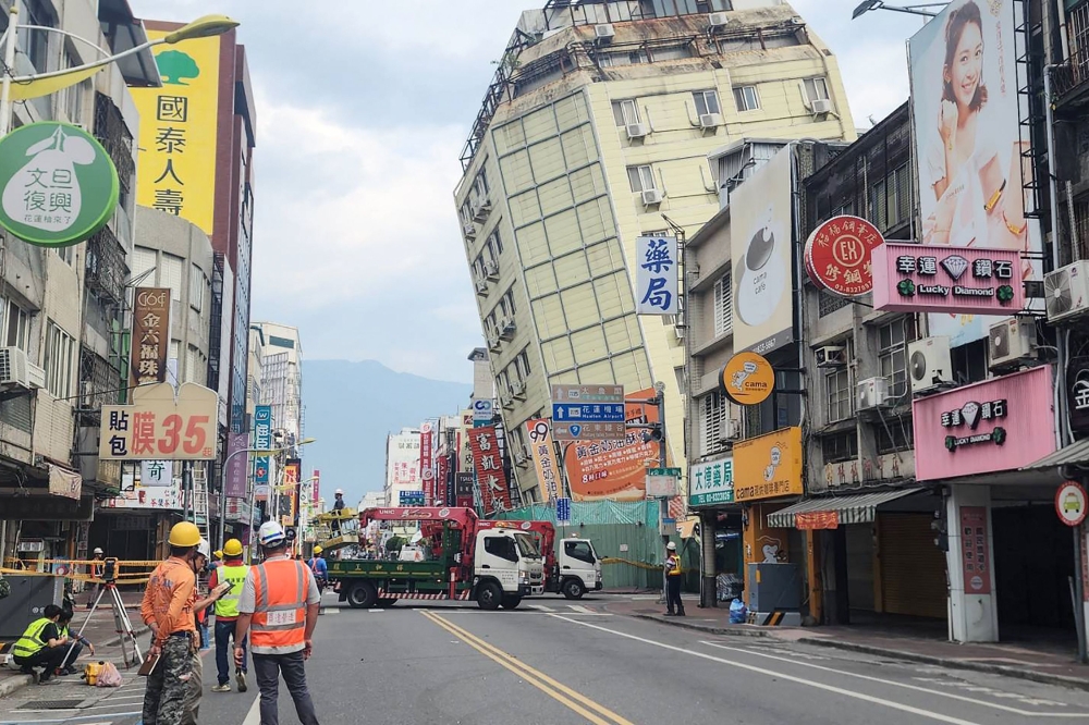 This picture released by Taiwan's Central News Agency (CNA) on April 23, 2024 shows the Full Hotel building in Hualien, which had been previously damaged in the April 3 earthquake, tilting further to one side after a series of earthquakes overnight. Photo by CNA / AFP